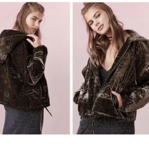 Silence + Noise | UO Velour Quilted Velvet Hooded Jacket | M/L - Picture 1 of 12
